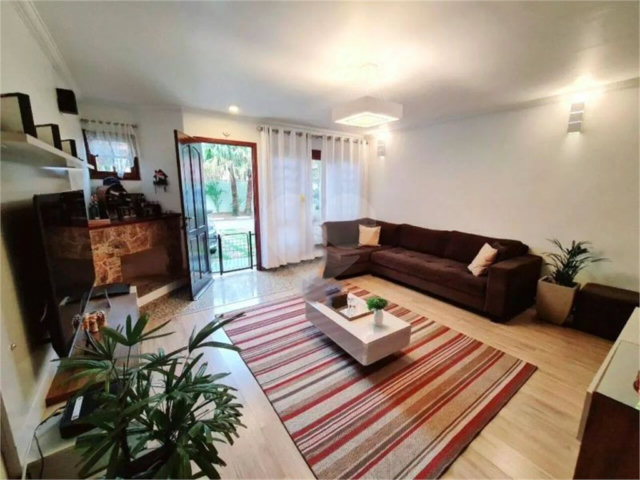 Casa à venda com 3 quartos, sendo 1 suíte,  no condomínio Flores de Laet, São Paulo - SP