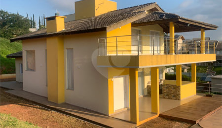 Casa à venda ou para alugar com 3 suítes no condomínio Serra da Estrela, Atibaia - SP