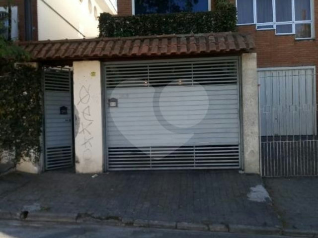 Sobrado à venda com 3 quartos, sendo 1 suíte,  em Tremembé, São Paulo, SP