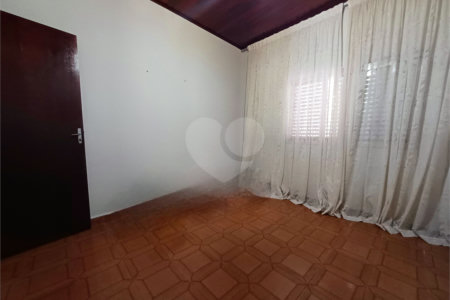 Casa à venda com 4 quartos, sendo 1 suíte, em Vila Paulicéia, São Paulo, SP