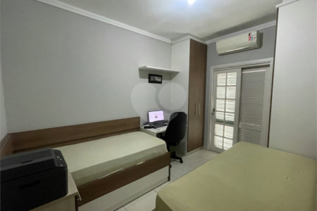 Casa à venda com 4 quartos, sendo 1 suíte, no condomínio Horto Florestal II, Sorocaba - SP