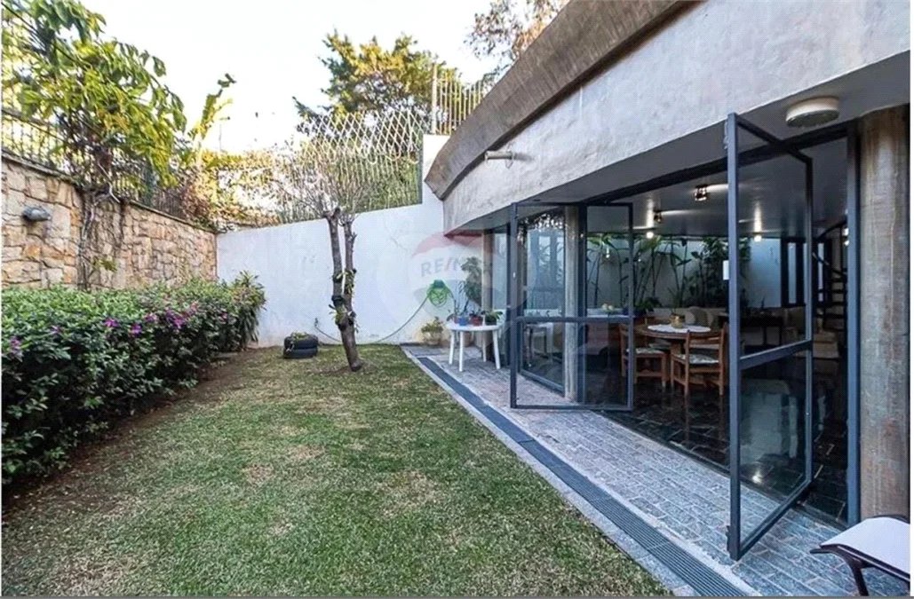 Casa à venda com 4 suítes em Jardim Vitória Régia, São Paulo, SP
