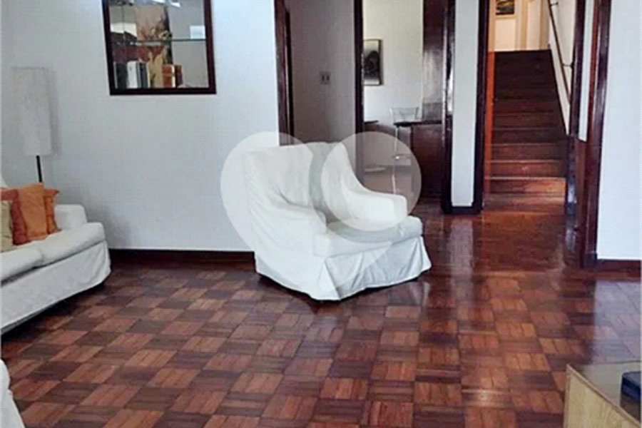 Sobrado à venda com 4 quartos, sendo 1 suíte, em Tremembé, São Paulo, SP