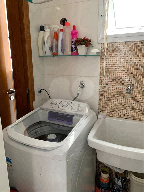 Casa à venda com 3 quartos, sendo 1 suíte, no condomínio Parque Vitória, São Paulo - SP