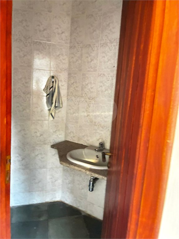 Sobrado para alugar com 4 quartos, sendo 2 suítes,  no Centro, Três Lagoas, MS