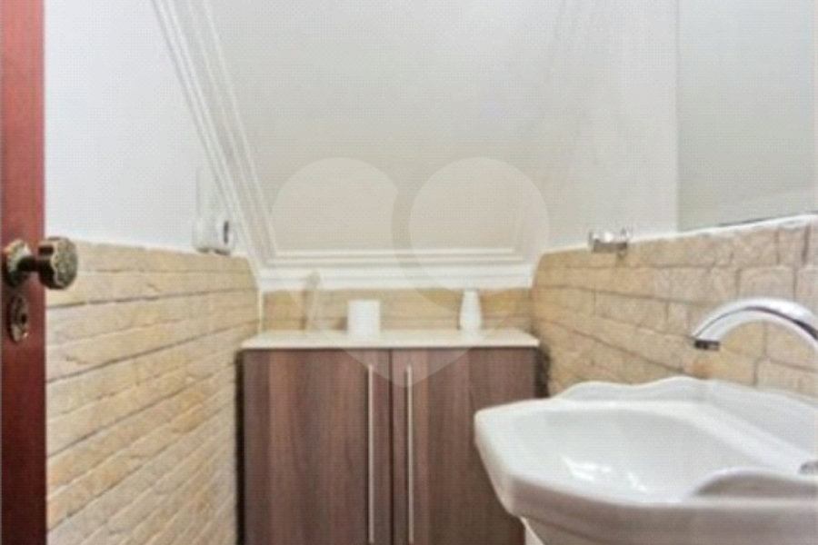 Sobrado à venda com 3 quartos, sendo 1 suíte, em Parada Inglesa, São Paulo, SP