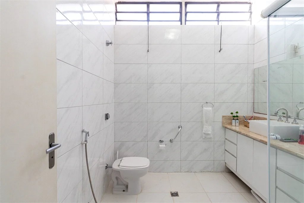Casa à venda com 3 quartos, sendo 1 suíte, em Pinheiros, São Paulo, SP