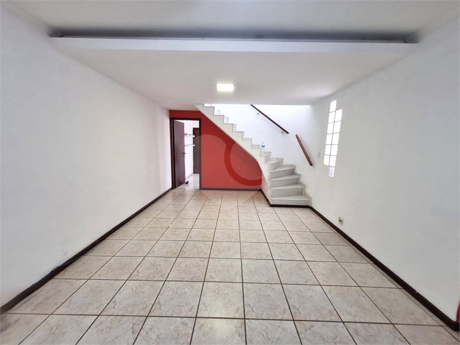 Sobrado à venda com 3 quartos, sendo 1 suíte,  em Jardim Ester Yolanda, São Paulo, SP