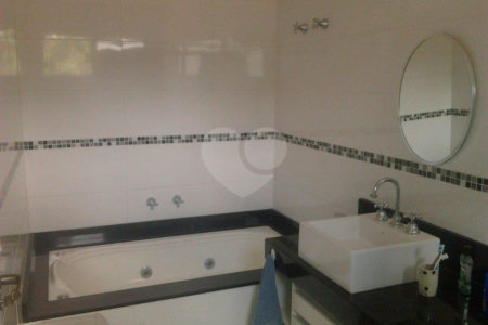 Sobrado à venda com 4 quartos, sendo 1 suíte, em Alto da Boa Vista, São Paulo, SP