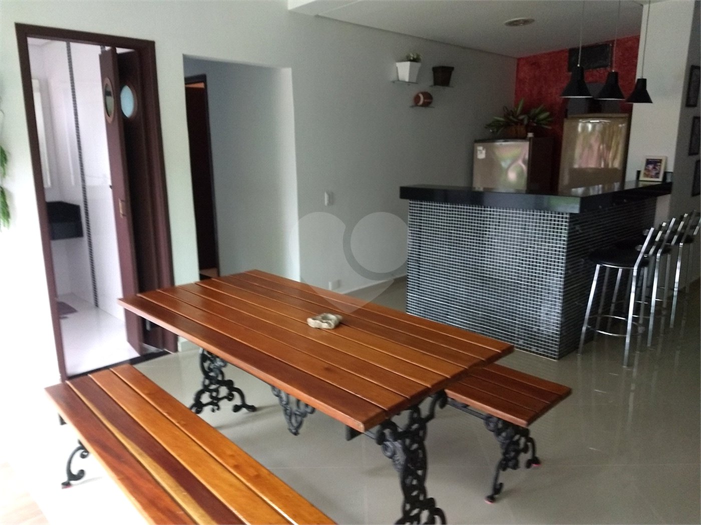 Casa Térrea à venda ou para alugar com 4 suítes em Horto, São Paulo, SP