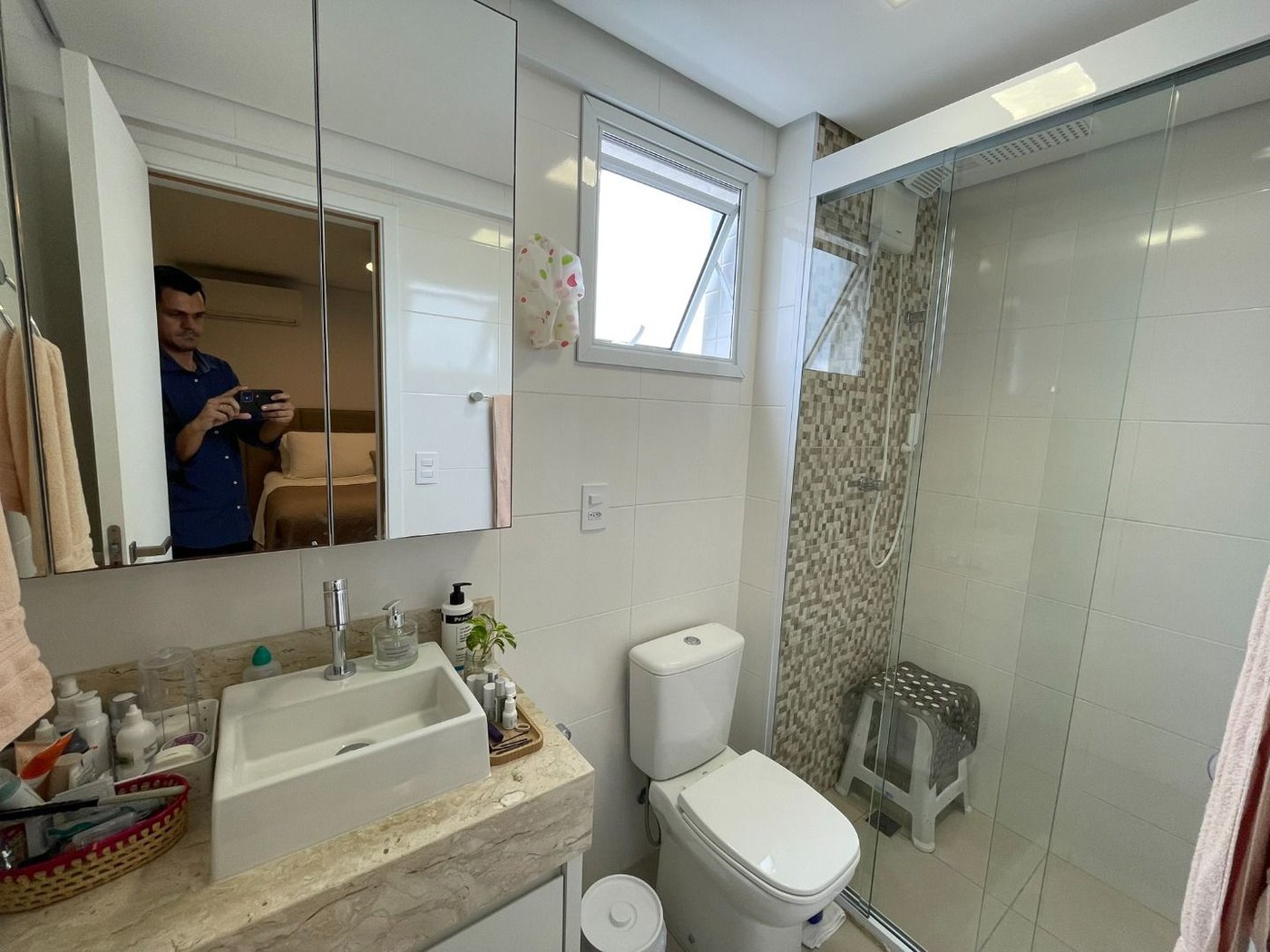 Apartamento 1 suíte com closet, 1 vaga demarcada, Embaré, Santos