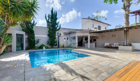 Casa à venda com 4 quartos, sendo 2 suítes,  em Interlagos, São Paulo, SP