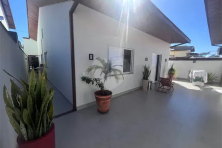 Casa à venda com 5 quartos, sendo 1 suíte, no condomínio Portal da Serra, São José dos Campos - SP