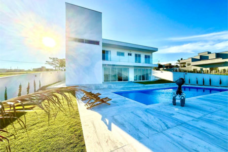 Casa à venda com 4 quartos, sendo 3 suítes, no condomínio Village Araçoiaba, Araçoiaba da Serra - SP