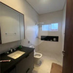 Casa à venda com 5 quartos, sendo 1 suíte, no condomínio Portal da Serra, São José dos Campos - SP