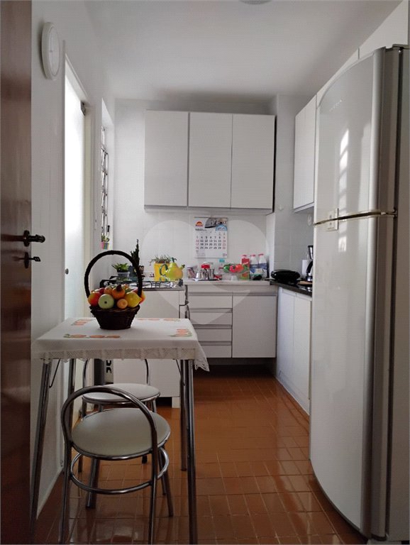 Vende-se apartamento no Jardim Aeroporto com 03 dormitórios