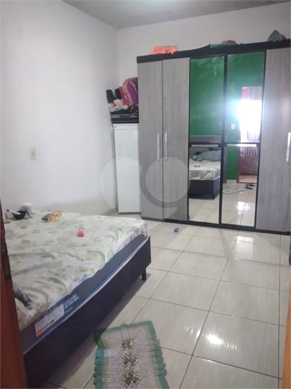 Sobrado 3 quartos e área comercial em baixo.