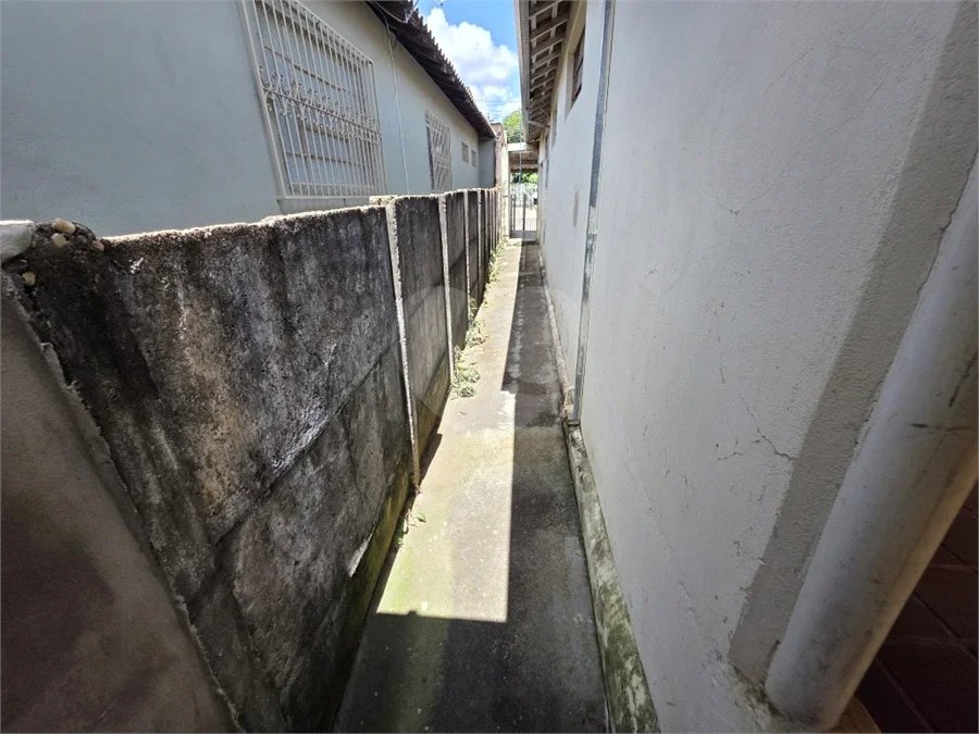 Casa térrea à venda com amplo quintal e grande potencial na Vila Nery