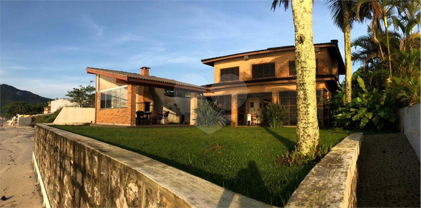 Casa à venda com 6 quartos, sendo 4 suítes,  em Maranduba, Ubatuba, SP