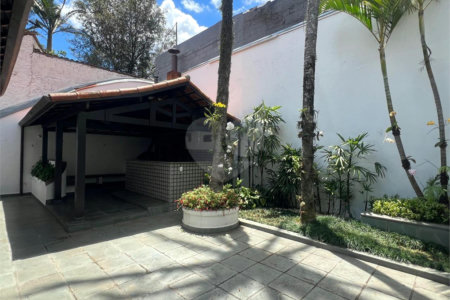 Casa à venda com 5 quartos, sendo 4 suítes, em Parque Maria Helena, São Paulo, SP