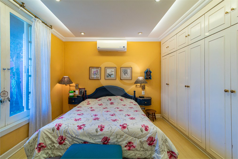Casa à venda com 3 quartos, sendo 2 suítes, em Interlagos, São Paulo, SP