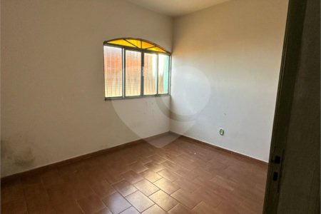 Casa à venda com 4 quartos, sendo 1 suíte,  em Jardim Estoril, Ponta Porã, MS