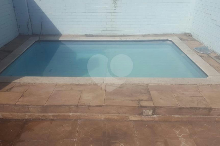 Casa à venda com 3 quartos, sendo 1 suíte, no condomínio Residencial Tremembé, São Paulo - SP