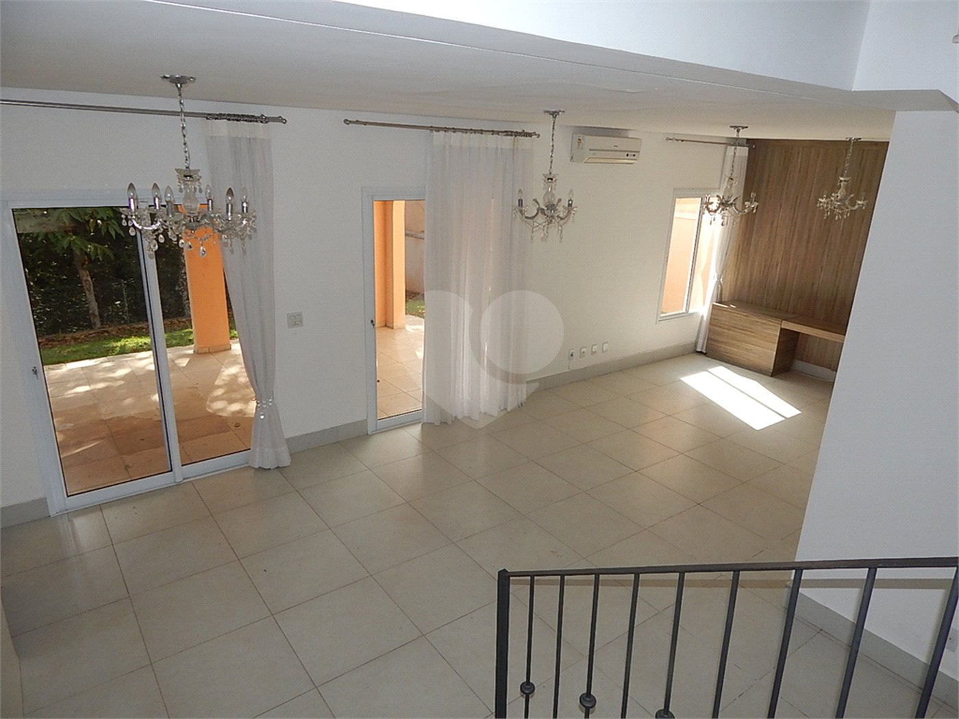 Casa à venda com 3 suítes no condomínio Recanto dos Paturis, Vinhedo - SP