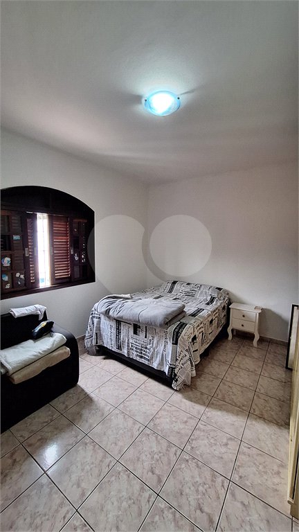 Sobrado à venda com 4 quartos, sendo 1 suíte, em Tremembé, São Paulo, SP