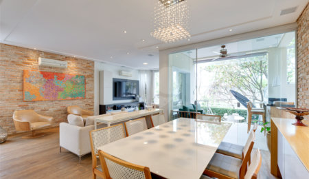 Casa à venda com 4 quartos, sendo 2 suítes,  no condomínio Bristol Village, São Paulo - SP