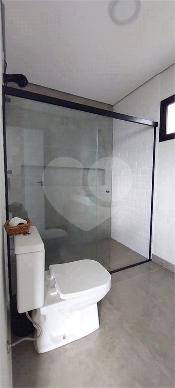 Casa à venda ou para alugar com 4 suítes no condomínio Figueira Garden, Atibaia - SP