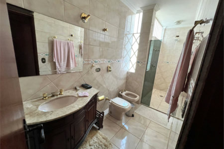 Casa à venda com 4 quartos, sendo 3 suítes, em Chácara Monte Alegre, São Paulo, SP