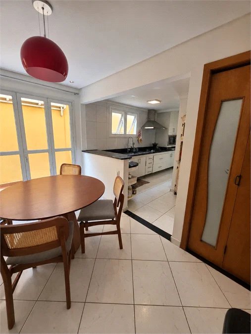 Casa à venda com 3 quartos, sendo 1 suíte, no condomínio Vilagio Viccino, São Paulo - SP