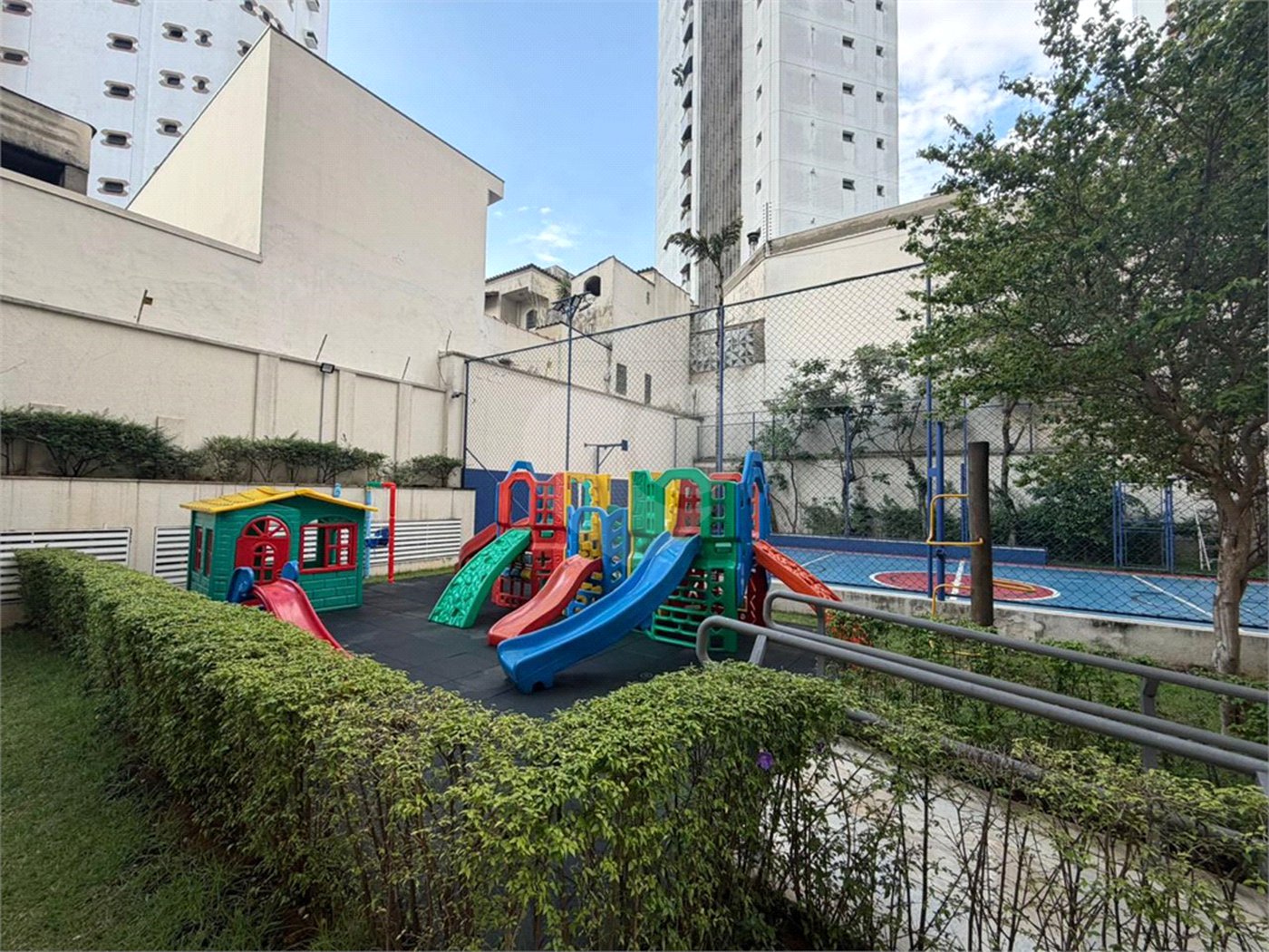 Apartamento à venda com 3 quartos, sendo 1 suíte,  em Vila Regente Feijó, São Paulo, SP