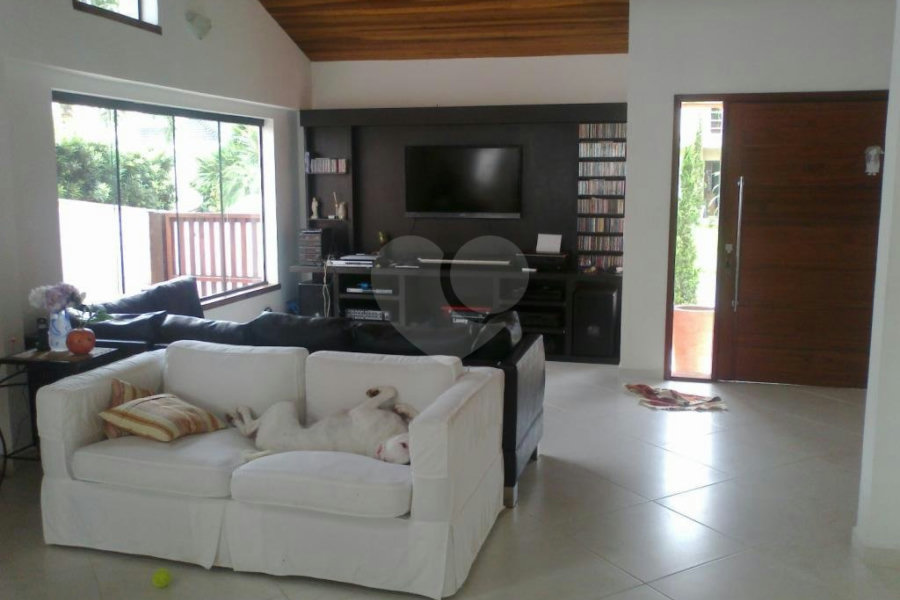 Sobrado à venda com 5 suítes em Enseada, Bertioga, SP