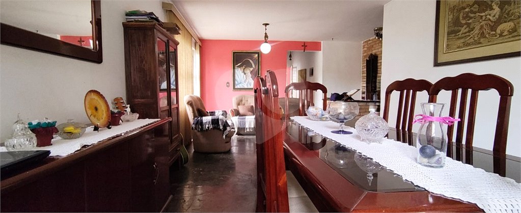 Sobrado à venda com 5 quartos, sendo 2 suítes, em Vila Trujillo, Sorocaba, SP