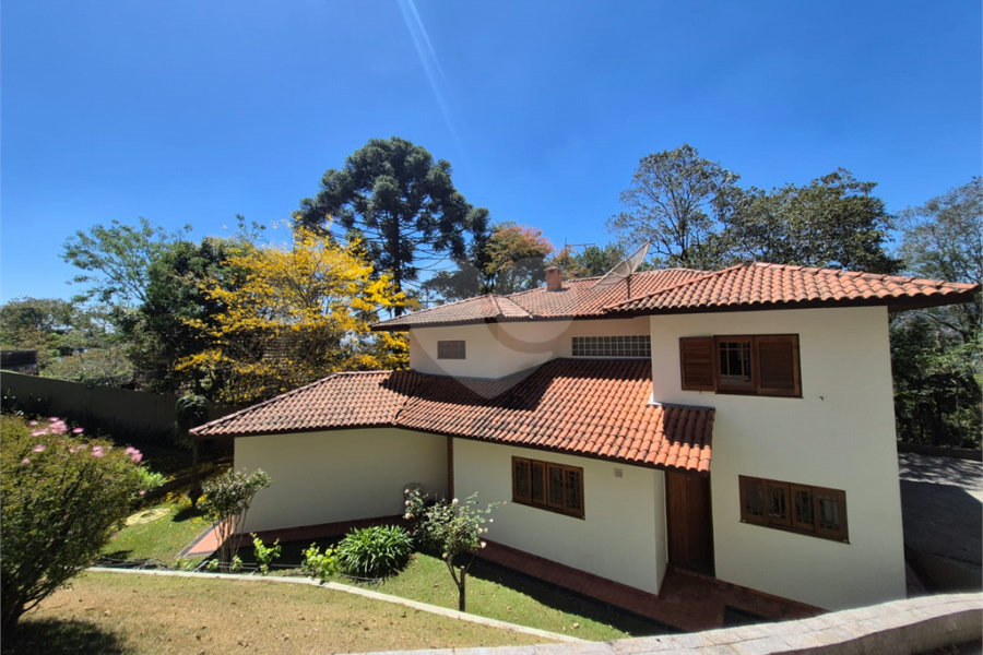 Casa à venda com 4 quartos, sendo 2 suítes, no condomínio Alpes da Cantareira, Mairiporã - SP