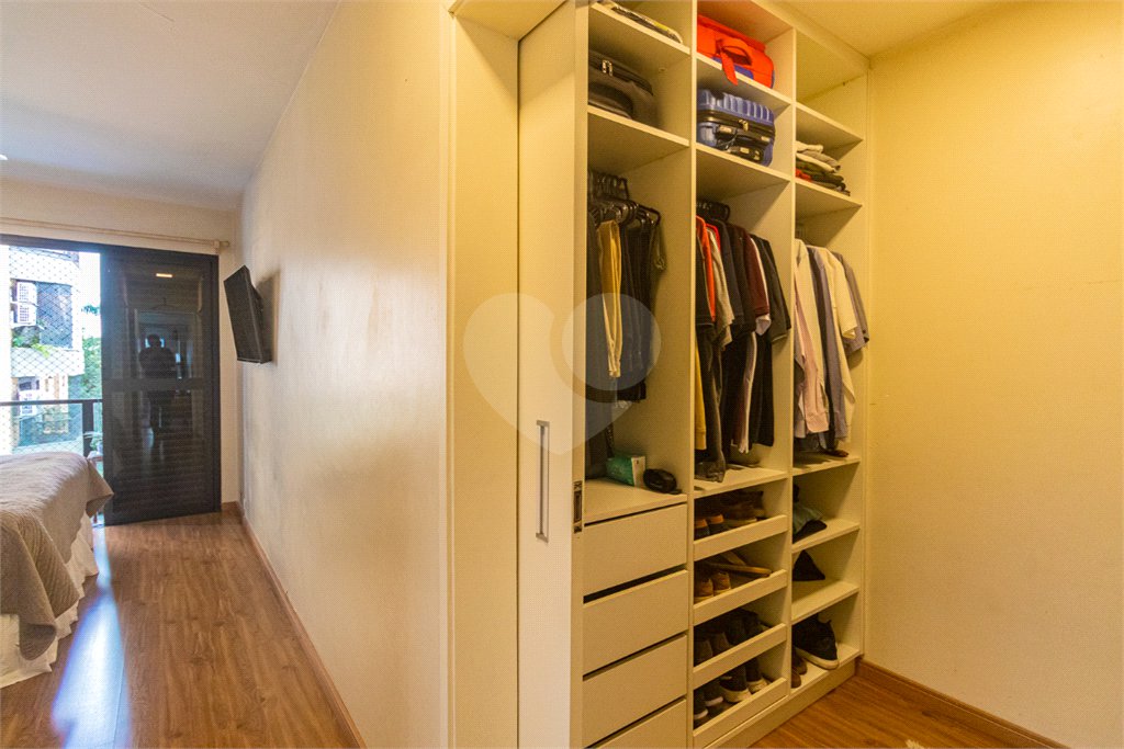 Apartamento à venda com 3 quartos, sendo 1 suíte, em Moema, São Paulo, SP