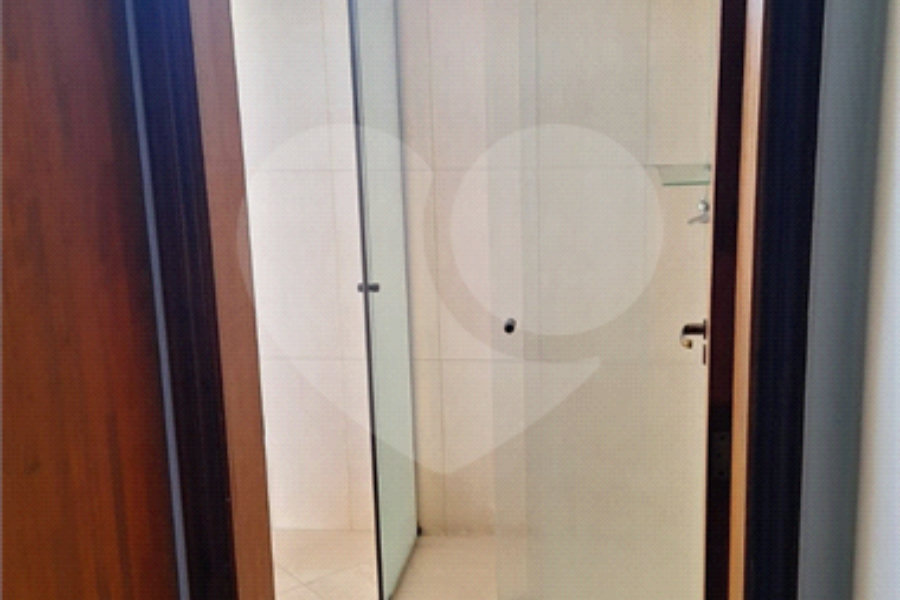 Sobrado para alugar com 4 quartos, sendo 3 suítes, em Vila Nivi, São Paulo, SP
