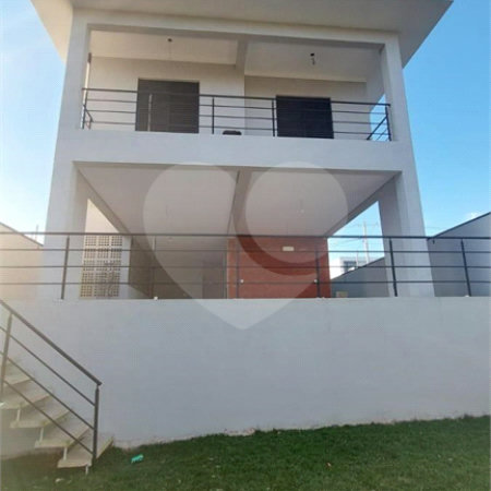 Casa à venda com 3 quartos, sendo 2 suítes, no condomínio Reserva dos Jatobás, Louveira - SP