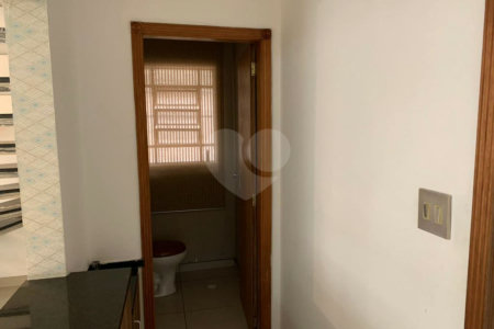 Sobrado à venda com 4 quartos, sendo 1 suíte,  em Chácara Santo Antônio (zona Leste), São Paulo, SP