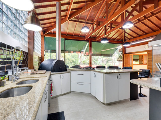 Casa à venda com 4 suítes em Chácara Monte Alegre, São Paulo, SP