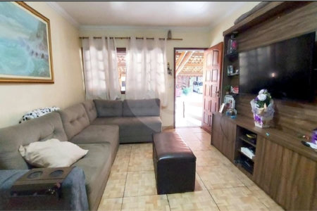 Casa à venda com 2 suítes no condomínio Residencial Sabará, São Paulo - SP
