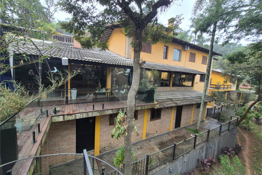Sobrado para alugar com 4 suítes em Serra da Cantareira, Mairiporã, SP