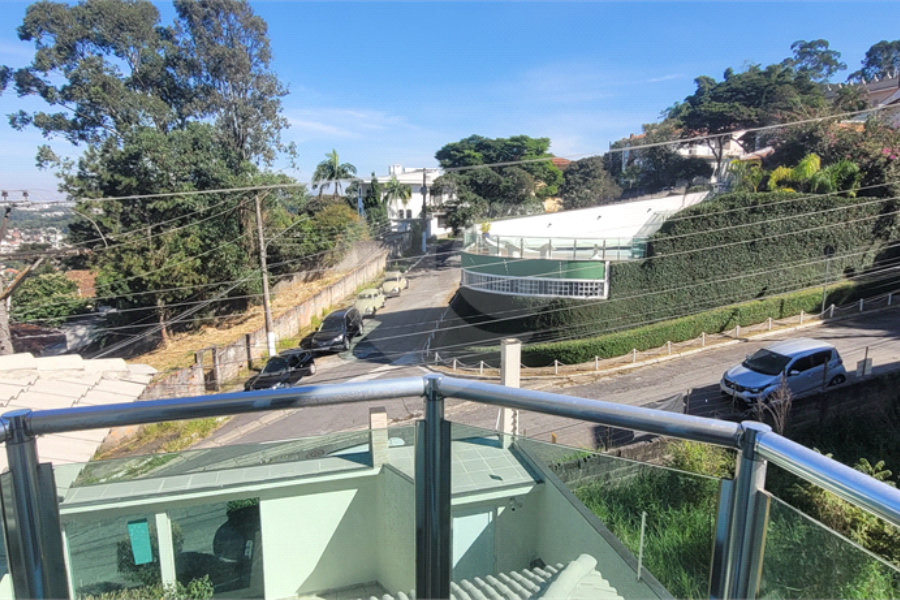 Sobrado à venda com 4 quartos, sendo 2 suítes, em Vila Irmãos Arnoni, São Paulo, SP