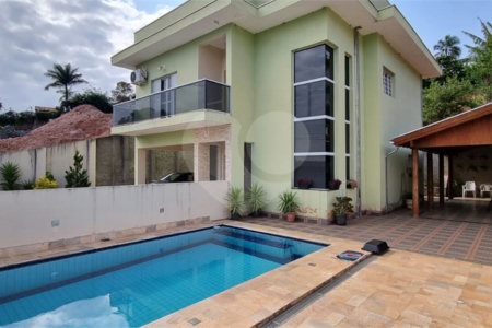 Casa à venda com 3 quartos, sendo 1 suíte, no condomínio Chácaras do Lago, Vinhedo - SP