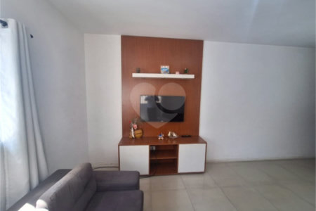 Sobrado à venda com 3 quartos, sendo 1 suíte, em Vila Campanela, São Paulo, SP