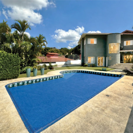 Casa à venda com 4 quartos, sendo 2 suítes,  no condomínio Granja Vianna II, Cotia - SP