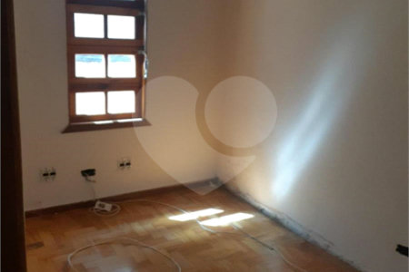 Sobrado à venda com 3 quartos, sendo 1 suíte,  em Jardim Olympia, São Paulo, SP