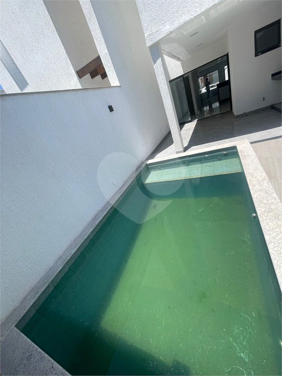 Casa à venda com 3 quartos, sendo 2 suítes, no condomínio Grand Park, Rio de Janeiro - RJ